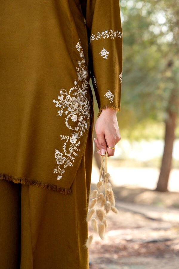 Olivena - Elegant embroidery on sides and bails adoring the sleeves - Image 3