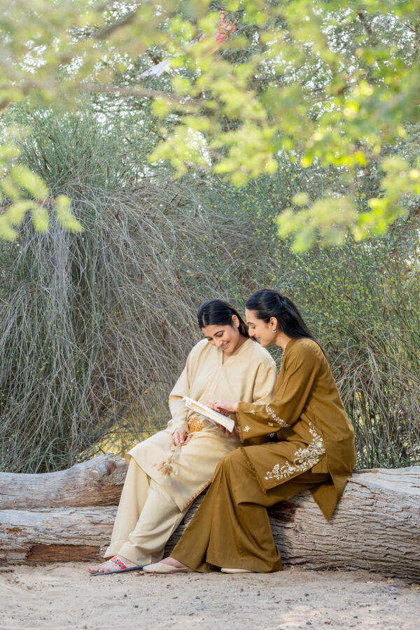 Sand Dune - Beige outfit with a chic motif adorning the shirt - Image 4